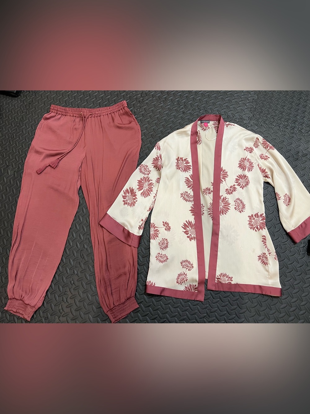 Vince Camuto Dusty Rose Floral Kimono & Jogger Set